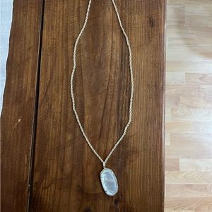 Gold kendra Scott necklace